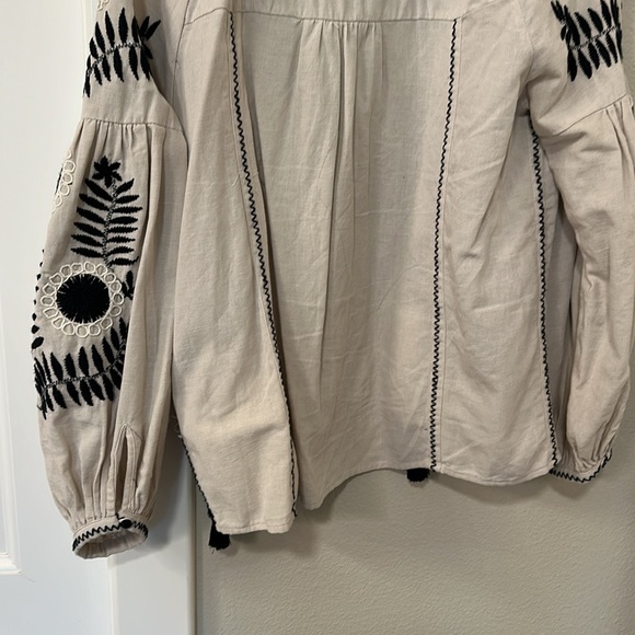 Light weight embroidered jacket - Picture 8 of 10